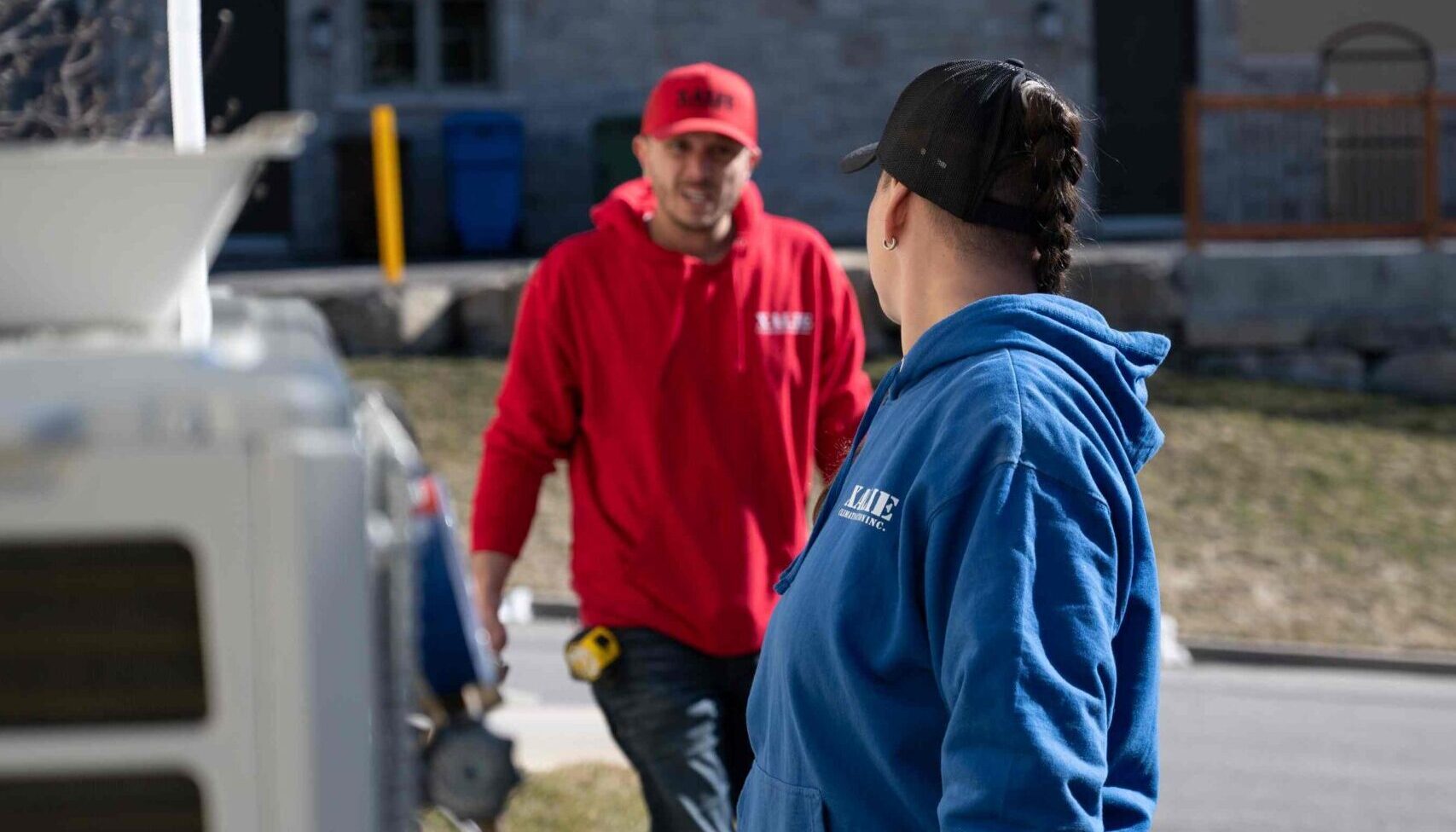 Une équipe familiale qui installe, entretient et répare les thermopompes, les systèmes de climatisation, les échangeurs d'air et les équipements CVC commerciaux dans toute la région de Lanaudière.